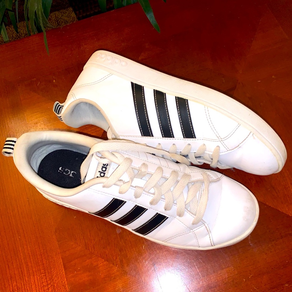 Classic Original Size 9 women’s Adidas Tennis Shoe